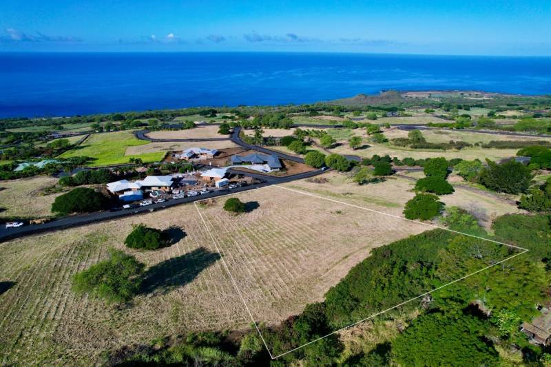 lot lines drawn around land for sale at hokulia big island hawaii