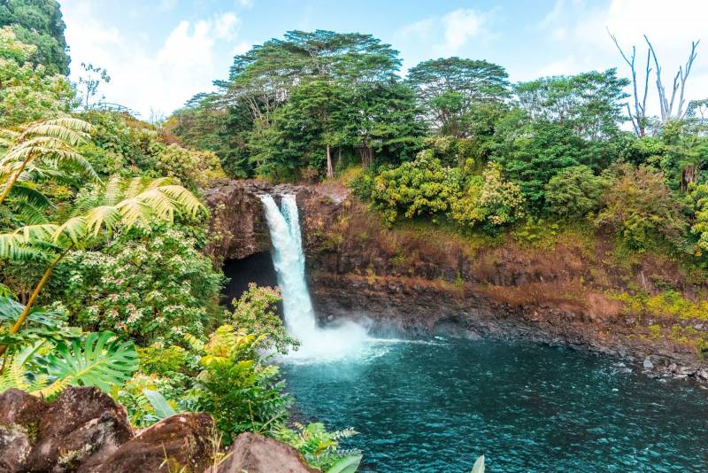 waterfall in hilo hawaii