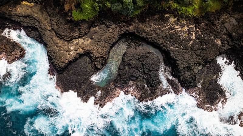 waves breaking on kauai shoreline