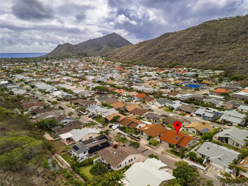 aerial view with red arrow pointing to hawaii kai house for sale