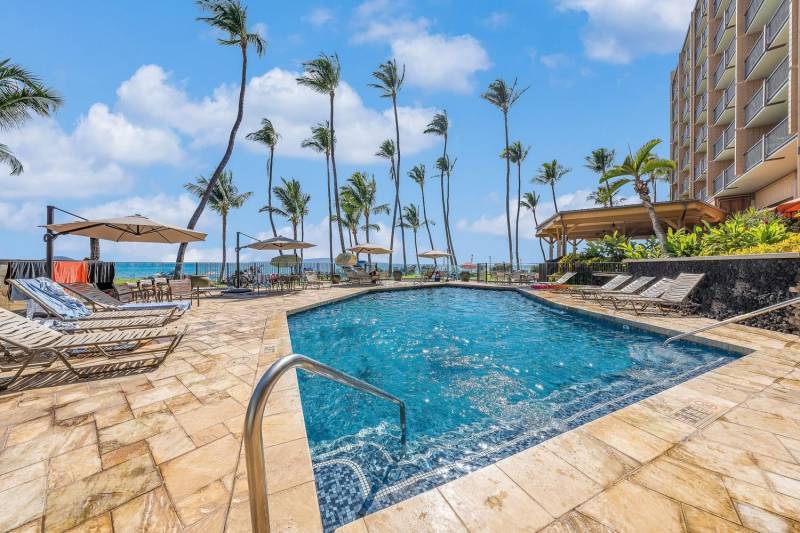 pool at mana kai condos on maui