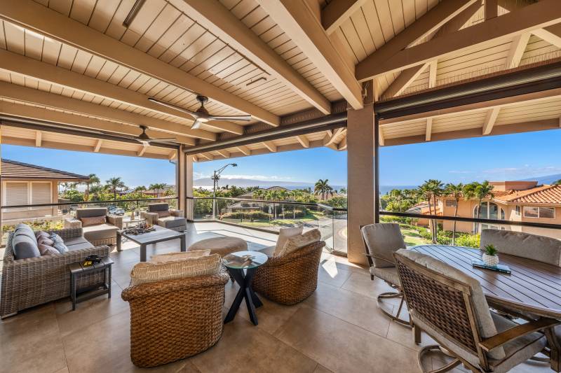 large lanai with plenty of seating at kaanapali hillside home