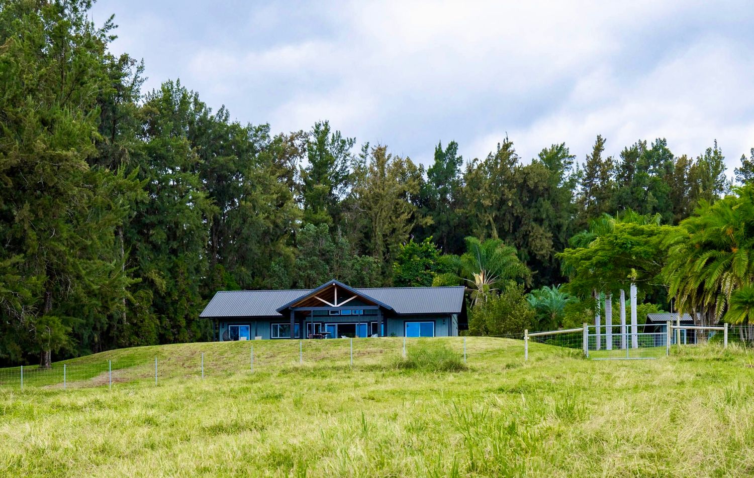 Spectacular 16-Acre Off-Grid Estate on Hamakua Coast - Hawaii Real ... - Hawaii Luxury Off Grid Apartments With Free Parking