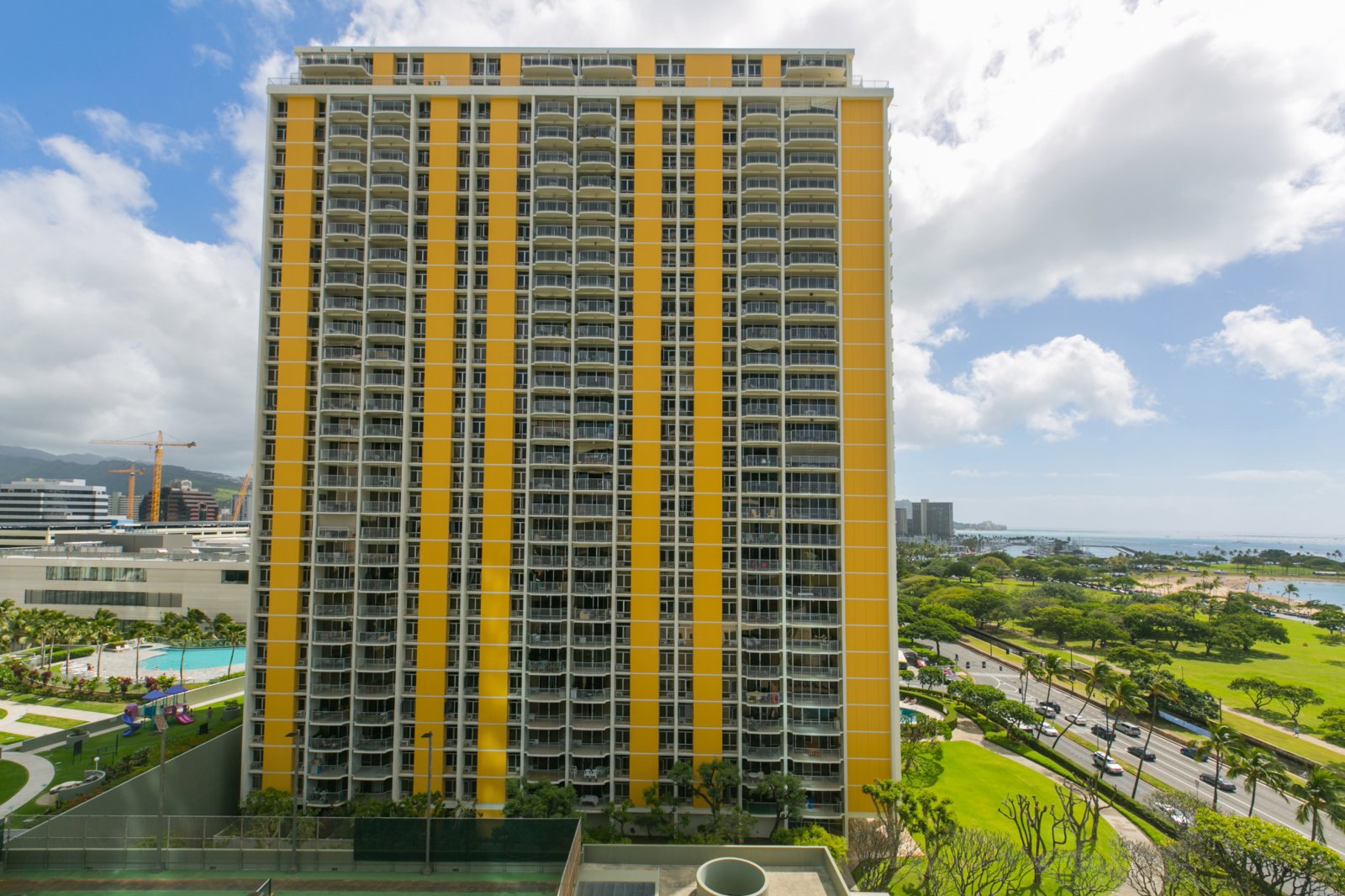 Oceanfront Classic: Discover 1350 Ala Moana in Honolulu - Hawaii