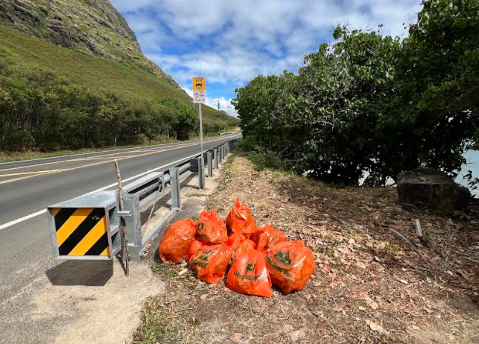 trash clean up on the highway in oahu