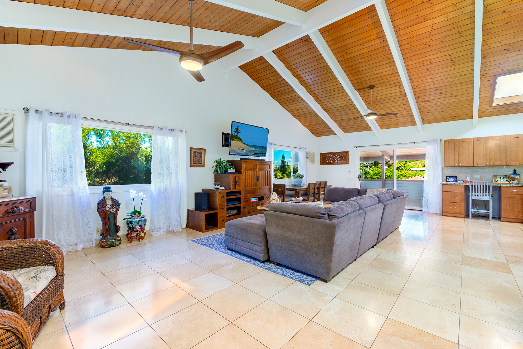 Paakea house living room