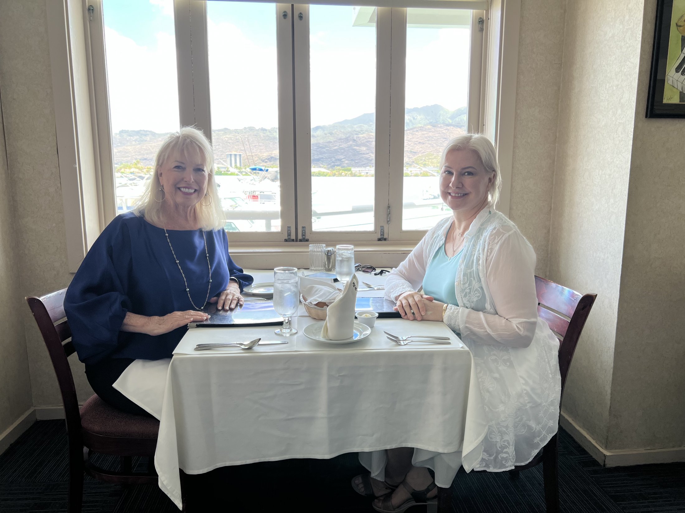 waterfront restaurant in hawaii kai