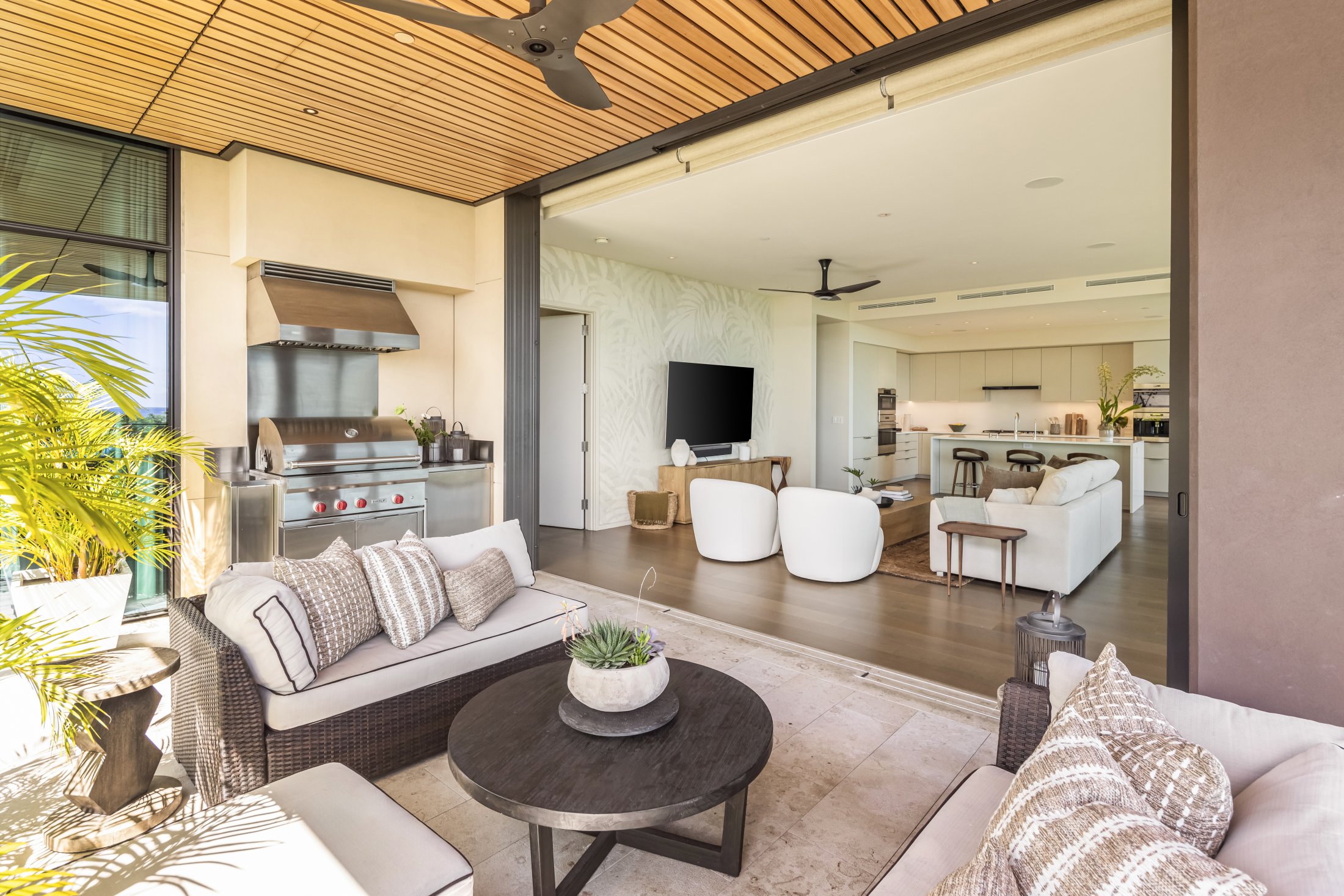 indoor outdoor living in park lane ala moana condo oahu