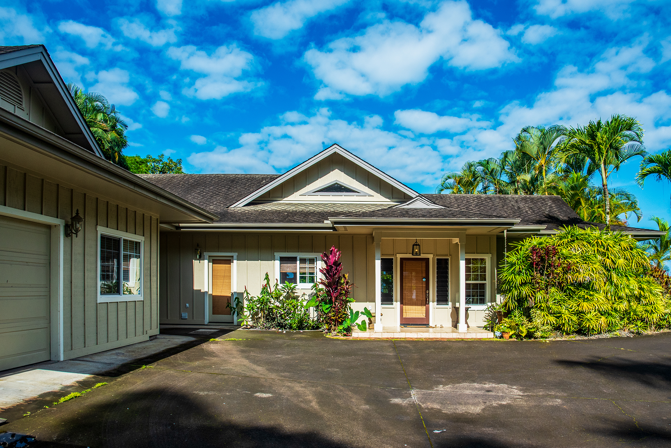 Holualoa house front
