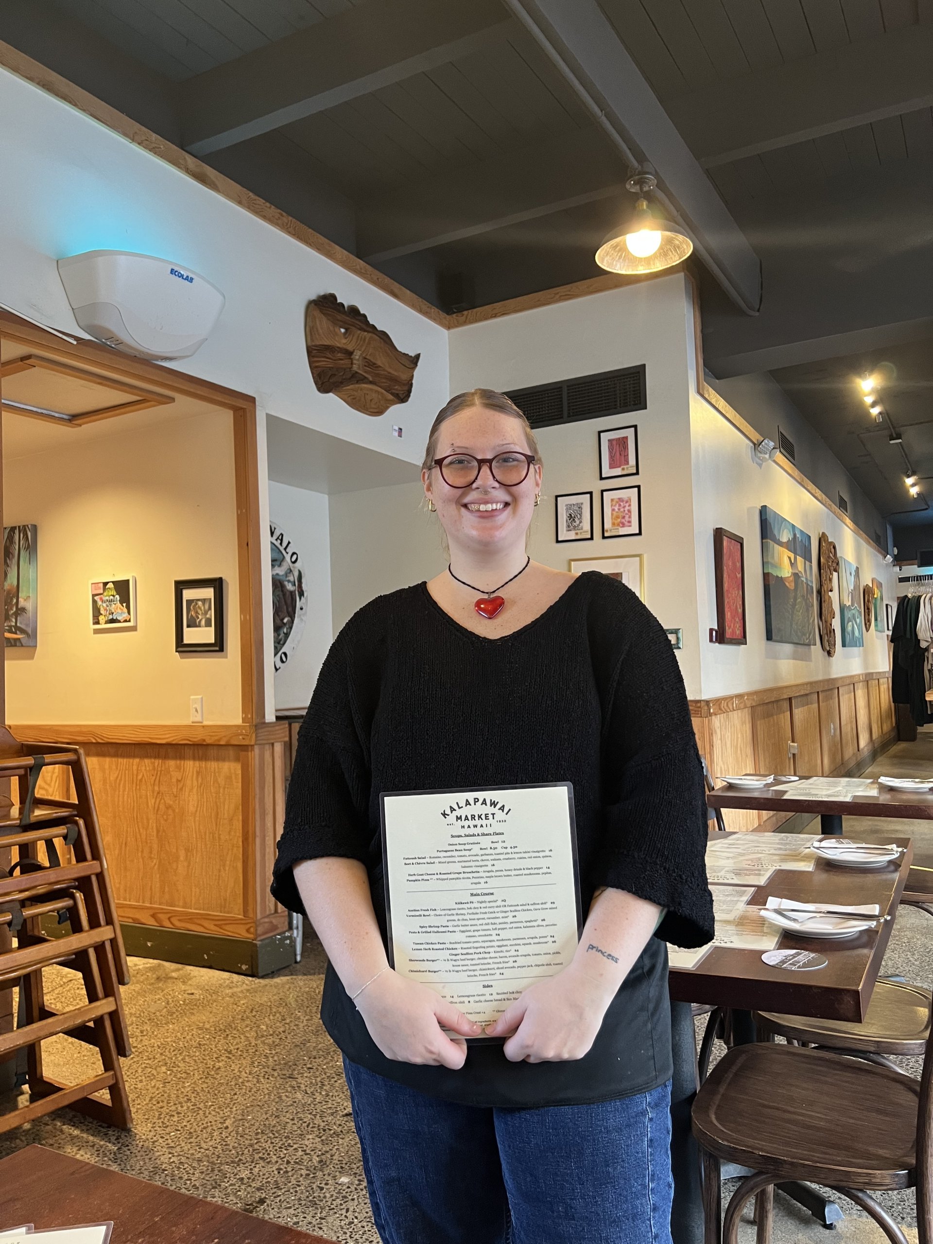 server at kalapawai market hawaii