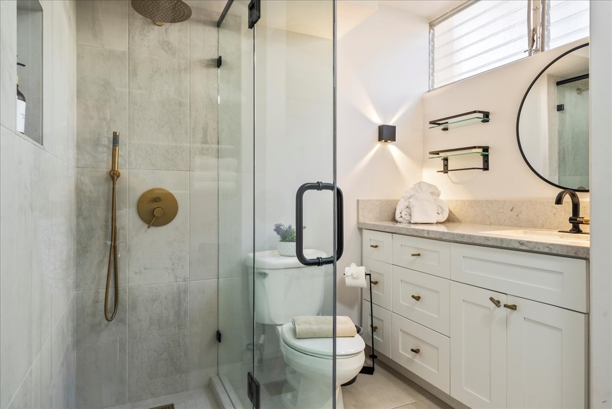 Newly updated bathroom in Haleakala Shores condo for sale