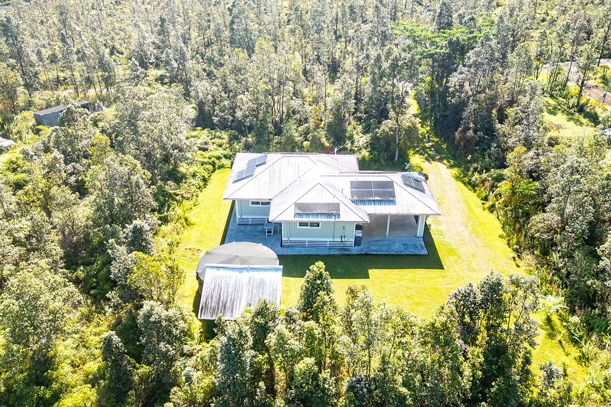 big island home with solar panels