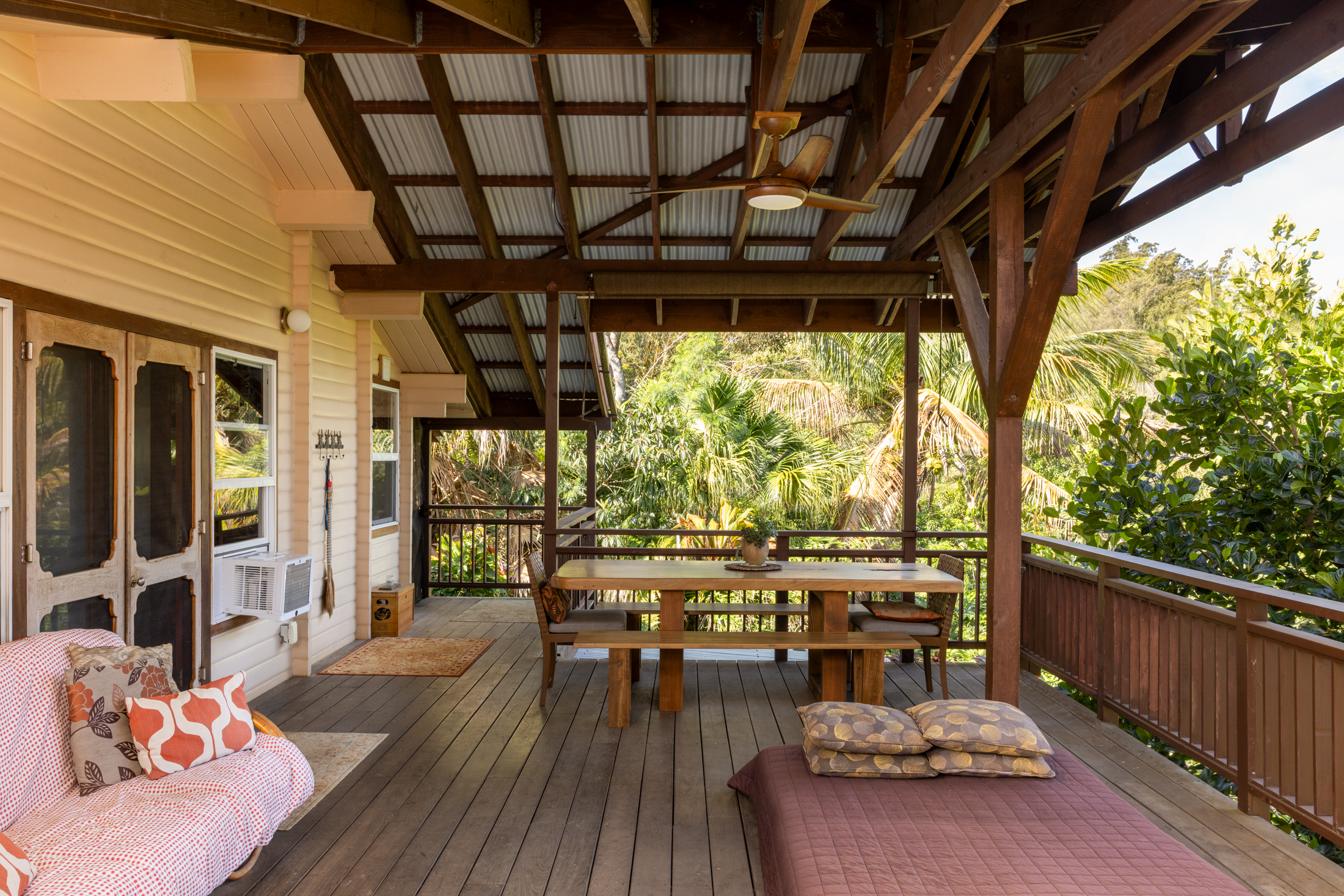 Covered lanai dining table and seating area
