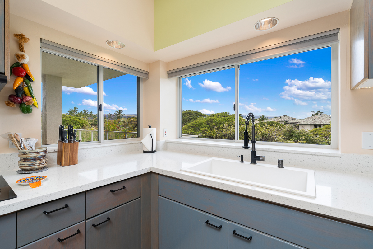 kitchen in vista waikoloa condo