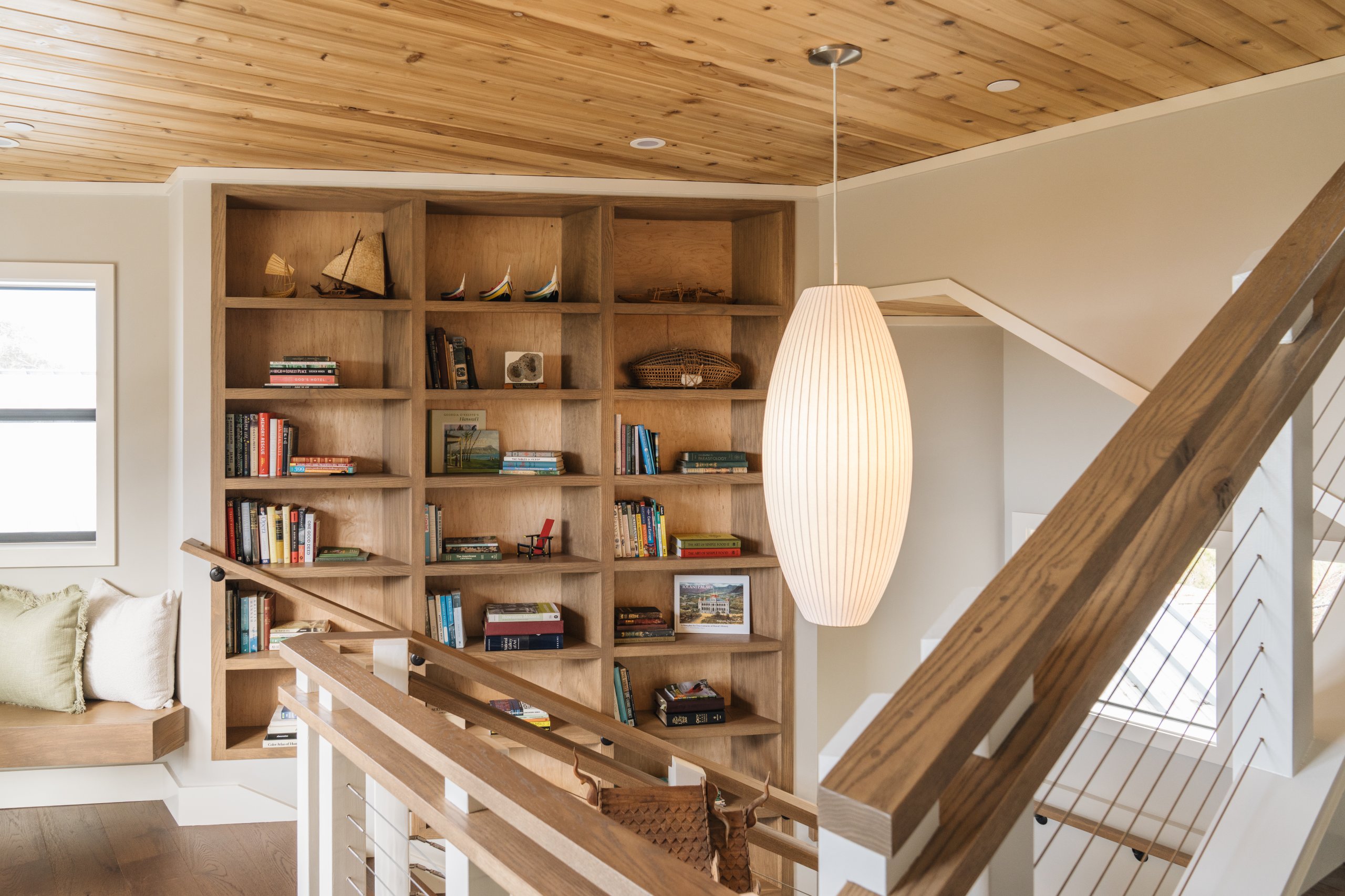 Minimalist interior using natural materials to reflect Hawaii’s natural landscape