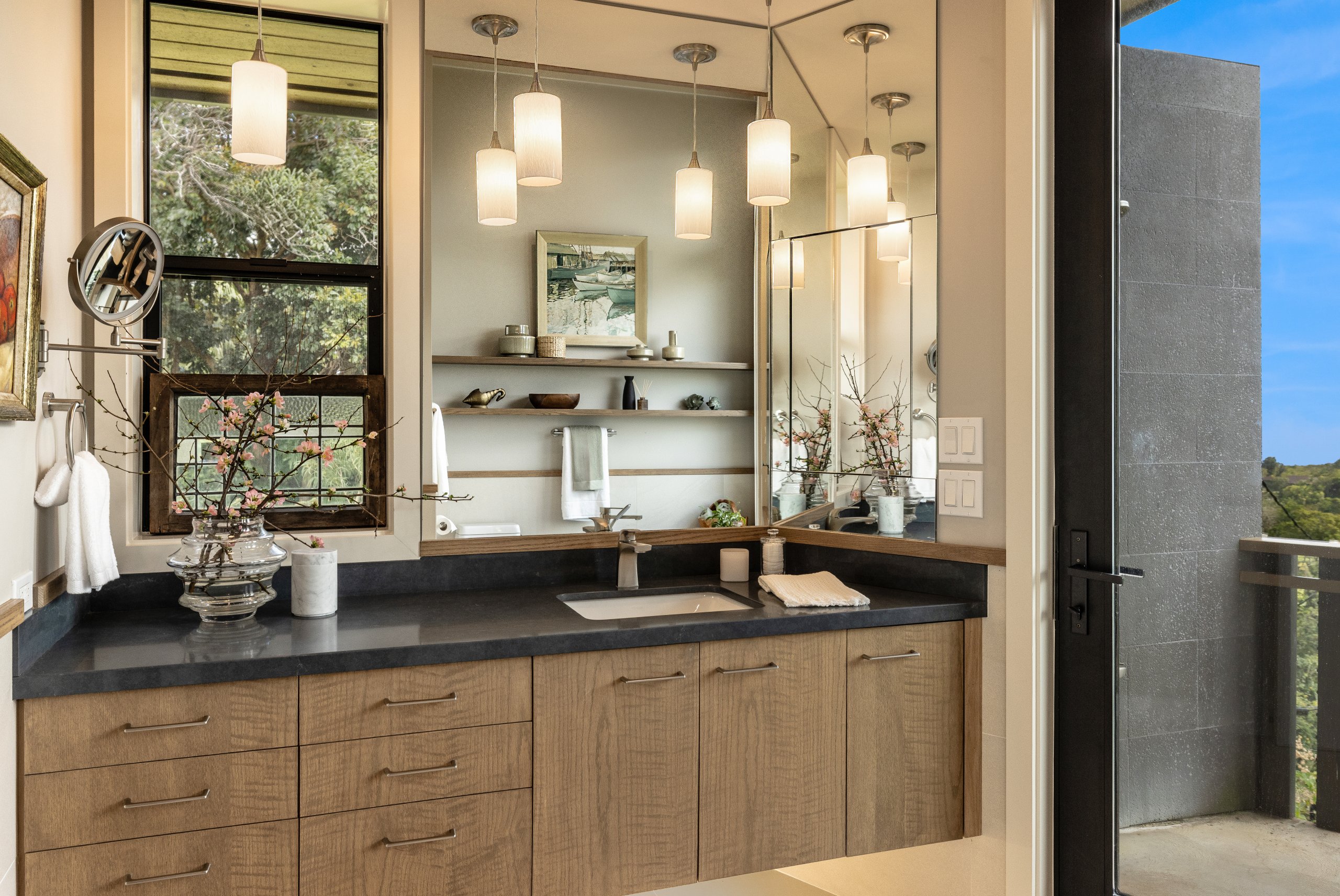Earthy bathroom made of natural Hawaii materials