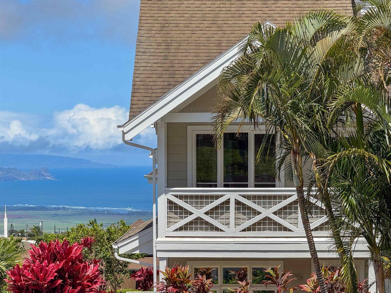 Maui upcountry condo with ocean views