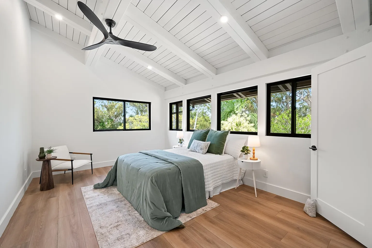 965 Hog Back bedroom on the north shore