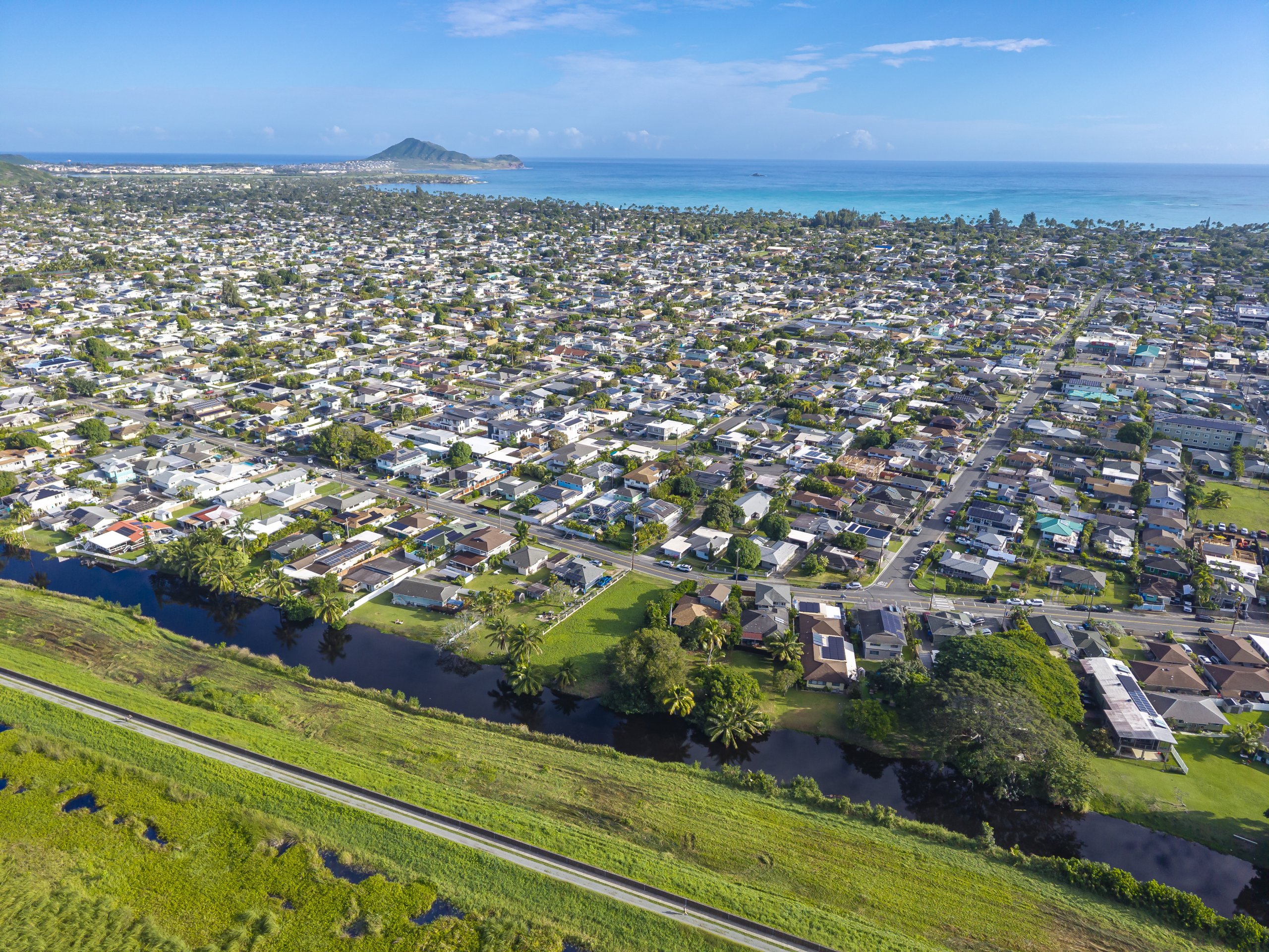 How is the real estate market? Oahu homes near canal