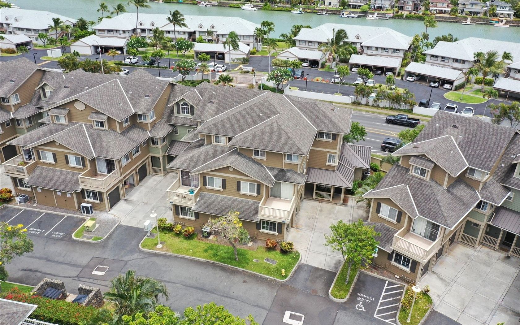 Exterior view of Hawaii Kai west marina neighborhood condos 