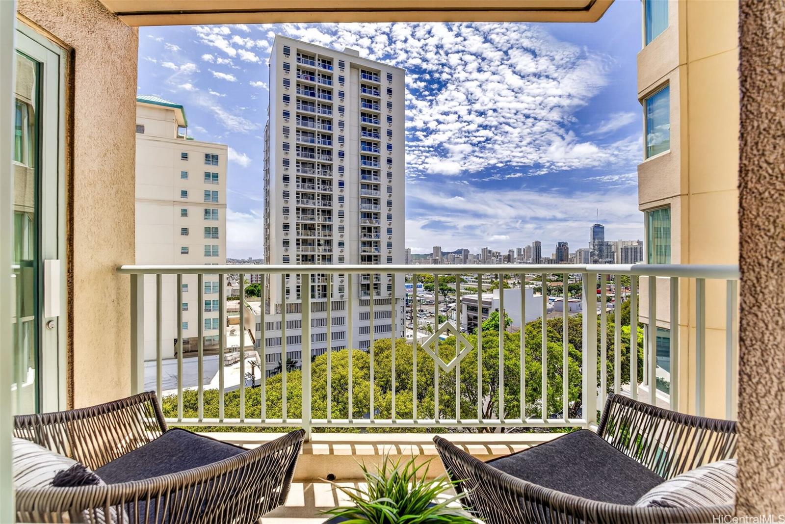Lanai at One Kalakaua condo