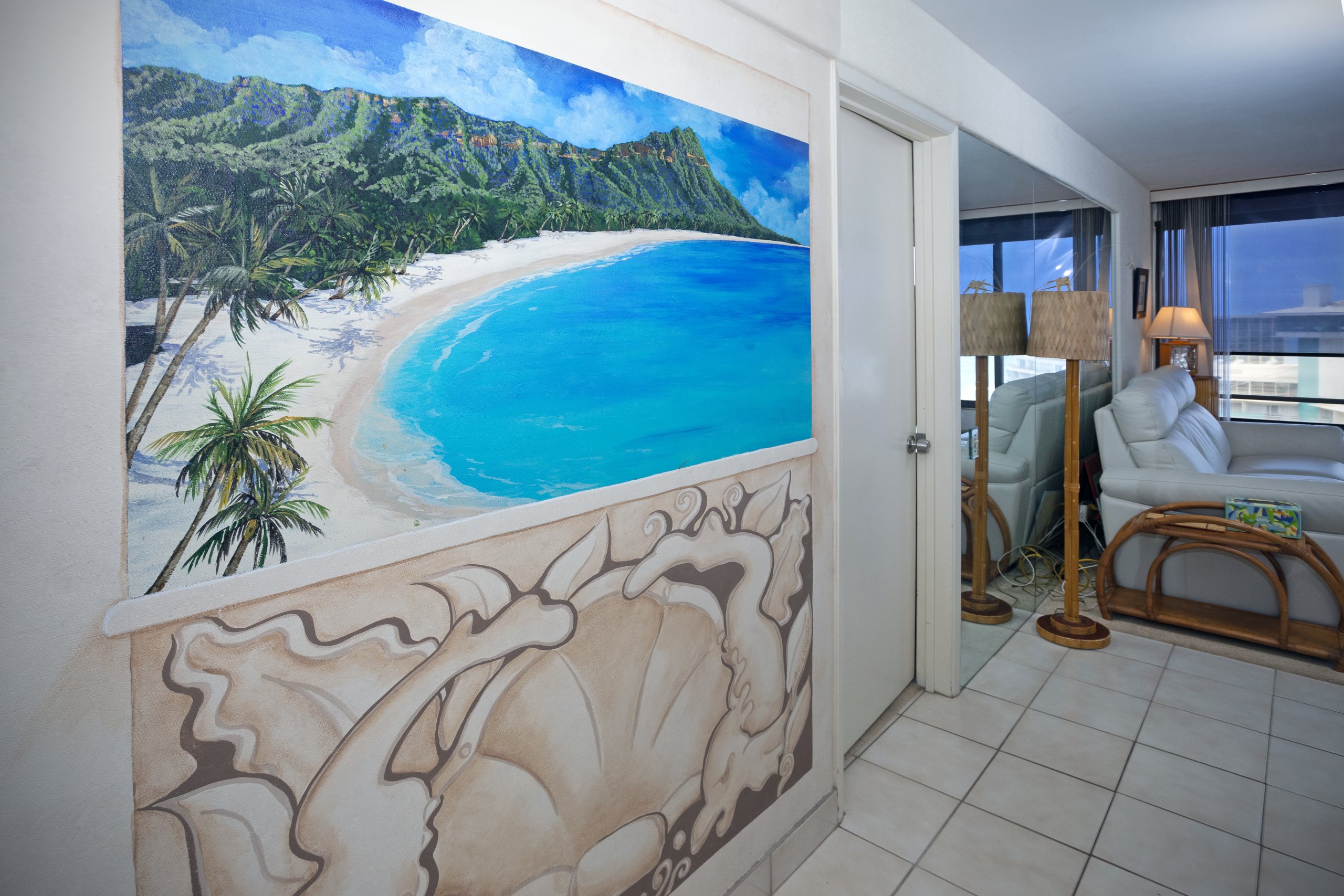 Hand-painted mural in the entryway of Discovery Bay #3401