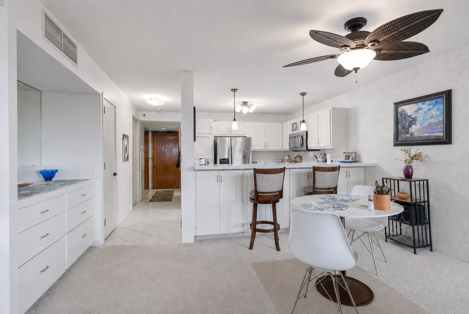 Living and dining space in oahu condo