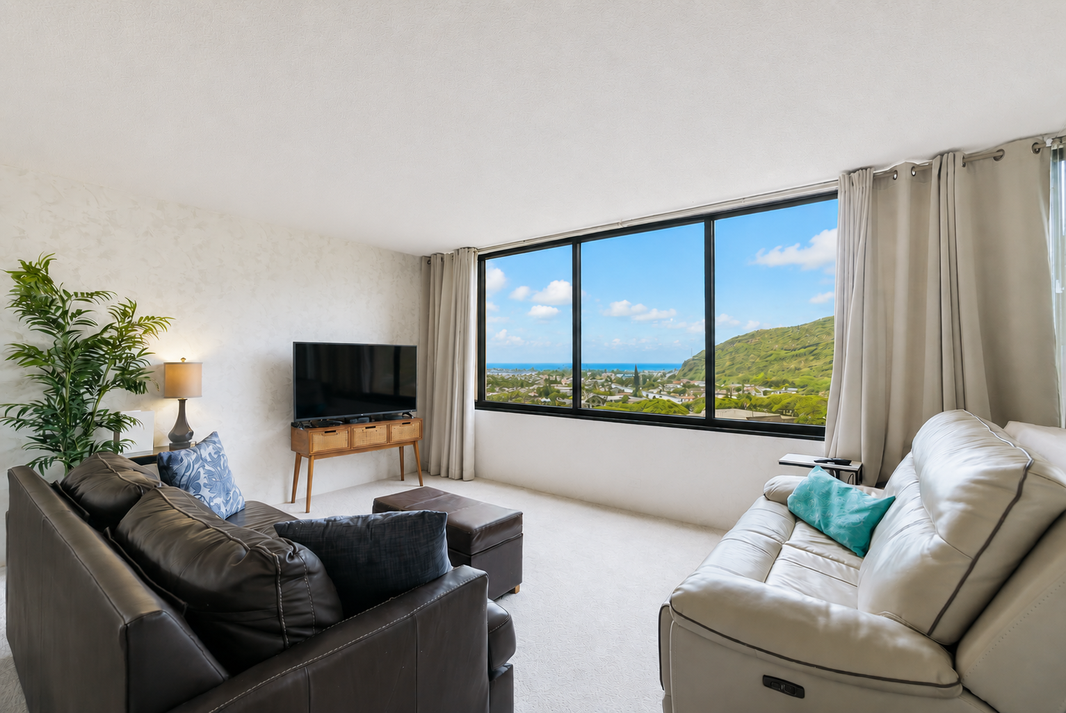 Condo at the commodore in Hawaii Kai