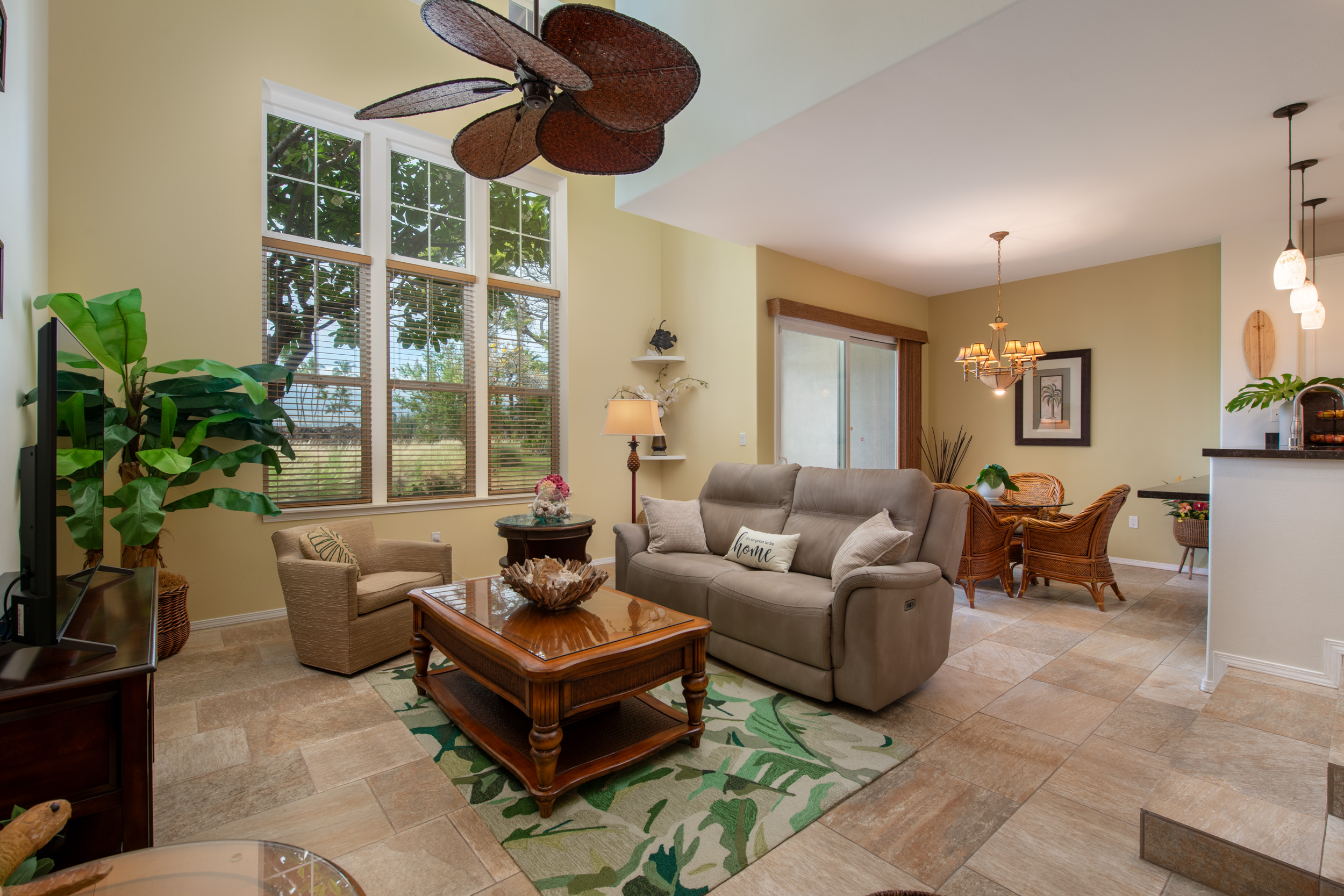 Spacious living room in Waikoloa colony villas 