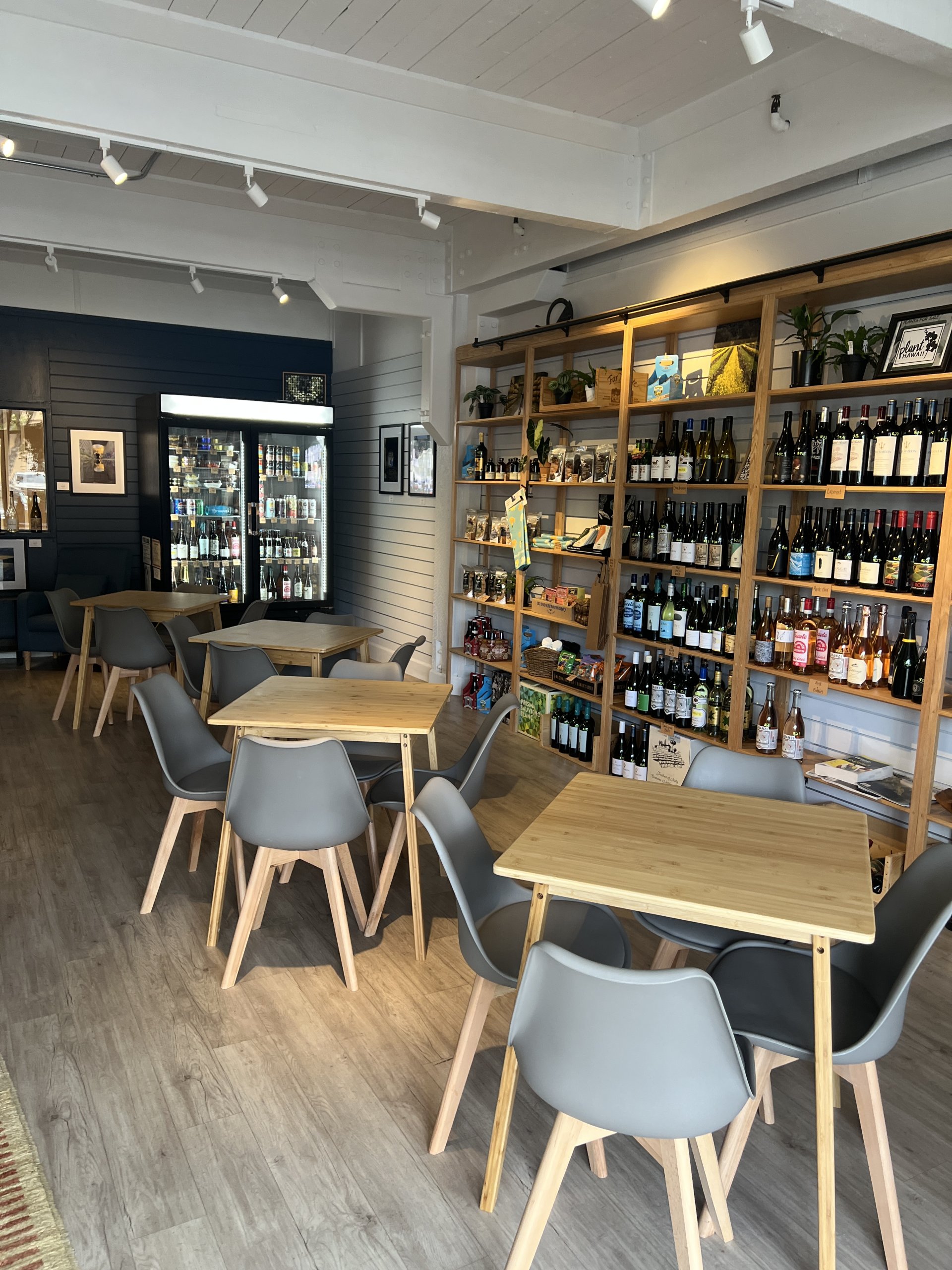 wine bar in hawaii kai