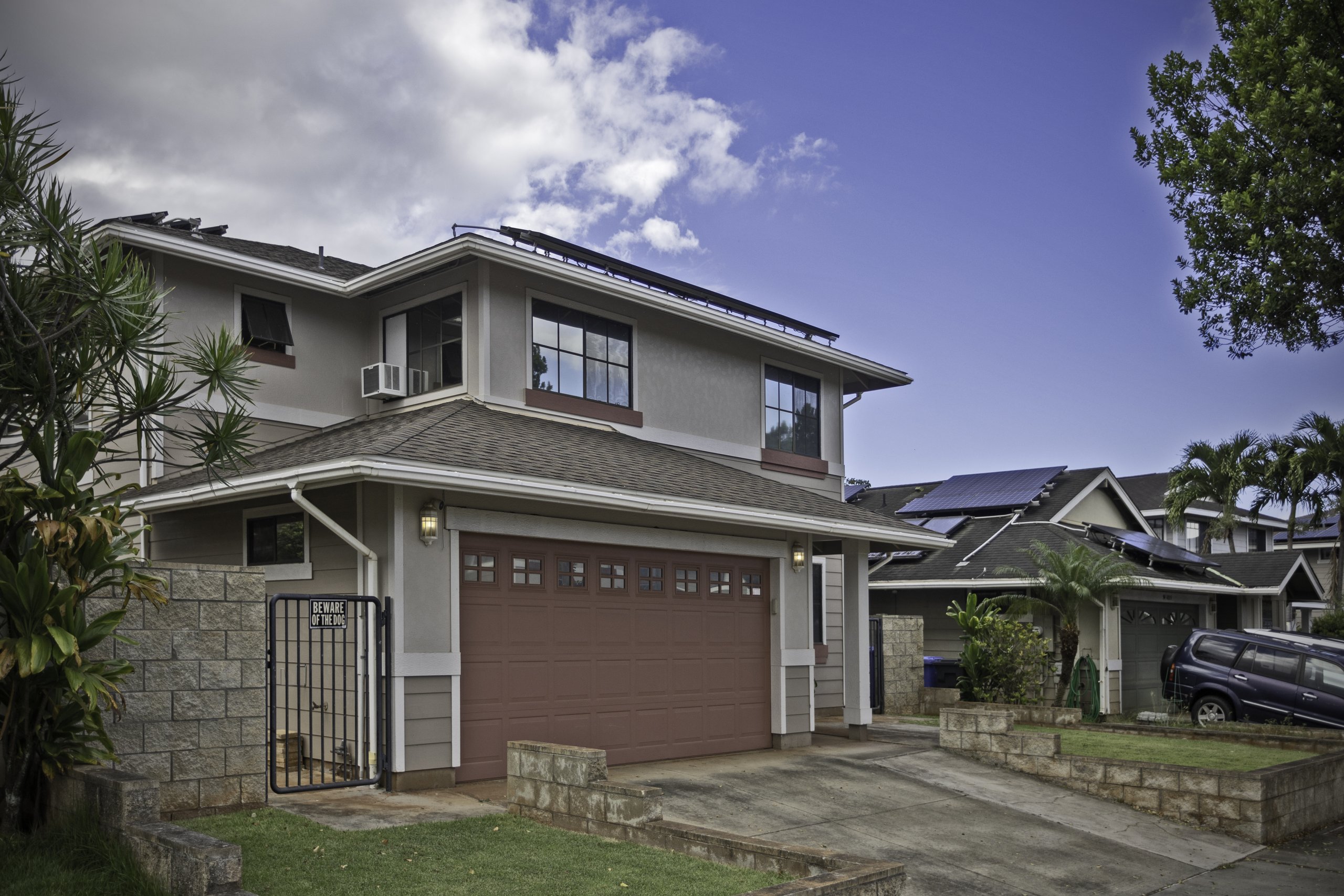 Beautiful single-family home in Royal Kunia, Oʻahu, offering 4 bedrooms, 2.5 baths and owned solar panels