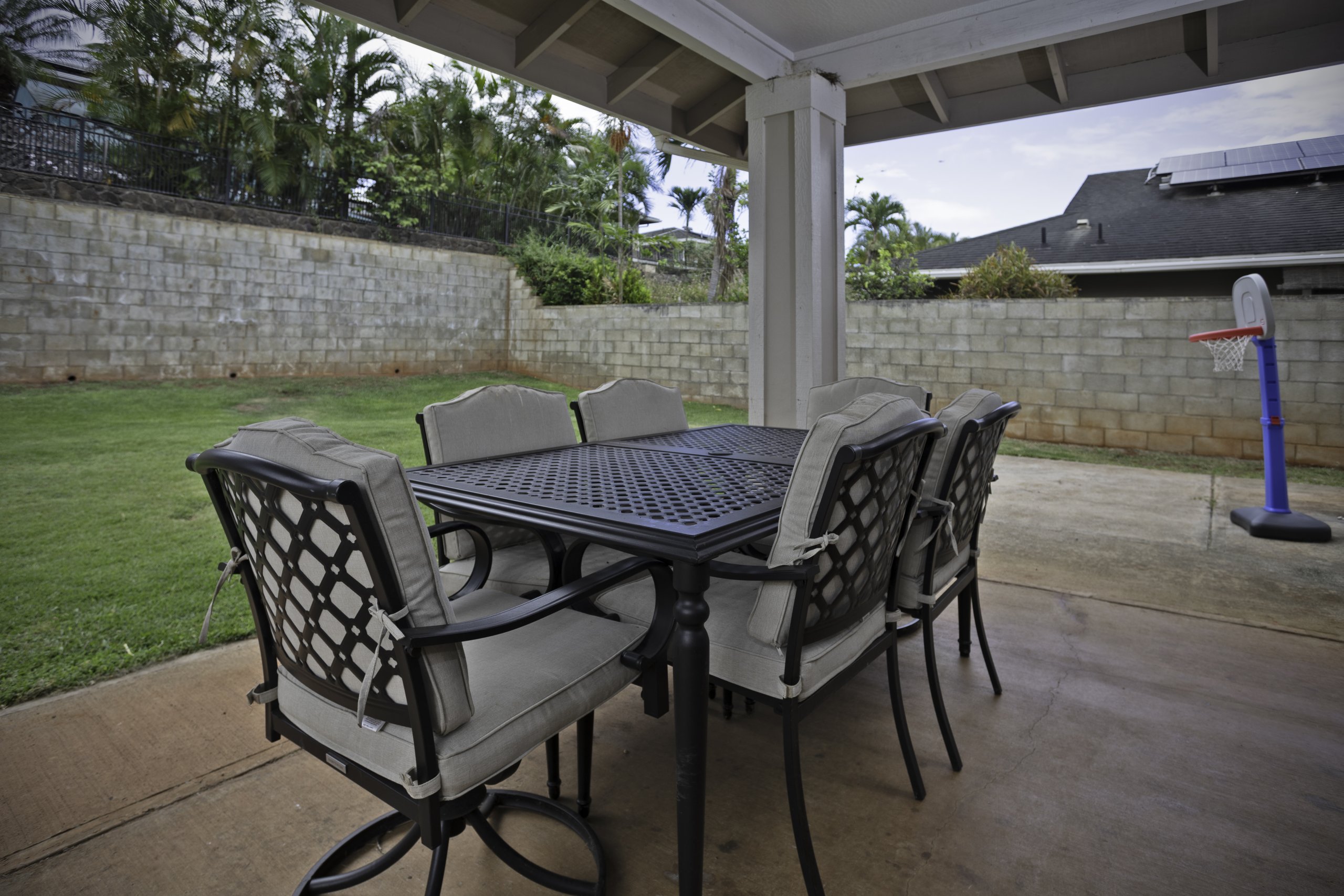 Covered lanai in Central Oahu home for sale