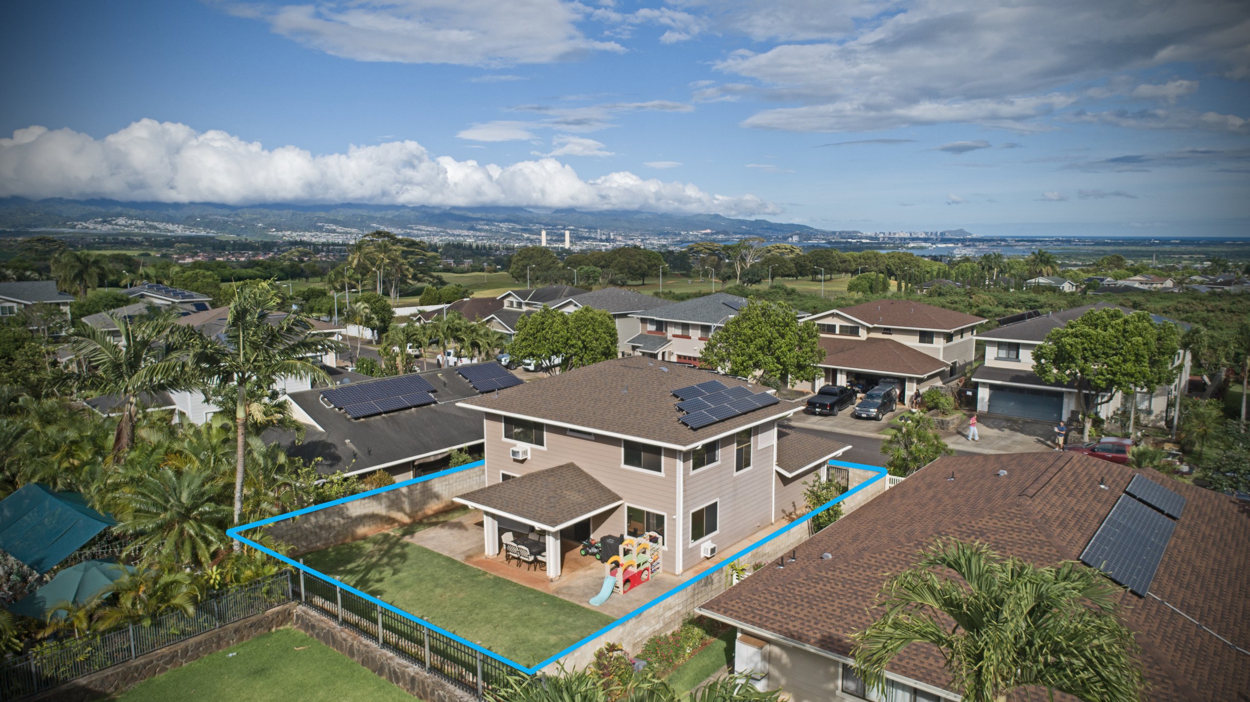 94-1027 Kaiamu Street in Royal Kunia features indoor-outdoor living, a covered lanai, energy-efficient upgrades in Central Oʻahu location