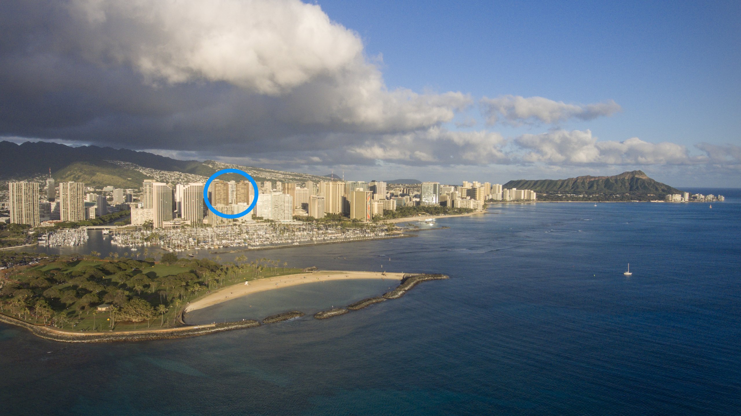 Discovery Bay high-rise near Ala Moana and Waikiki