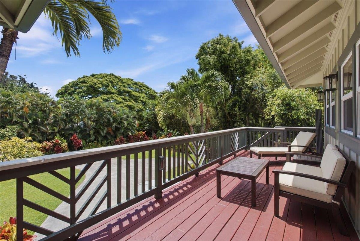 Lanai at waiheʻe maui home on half and acre