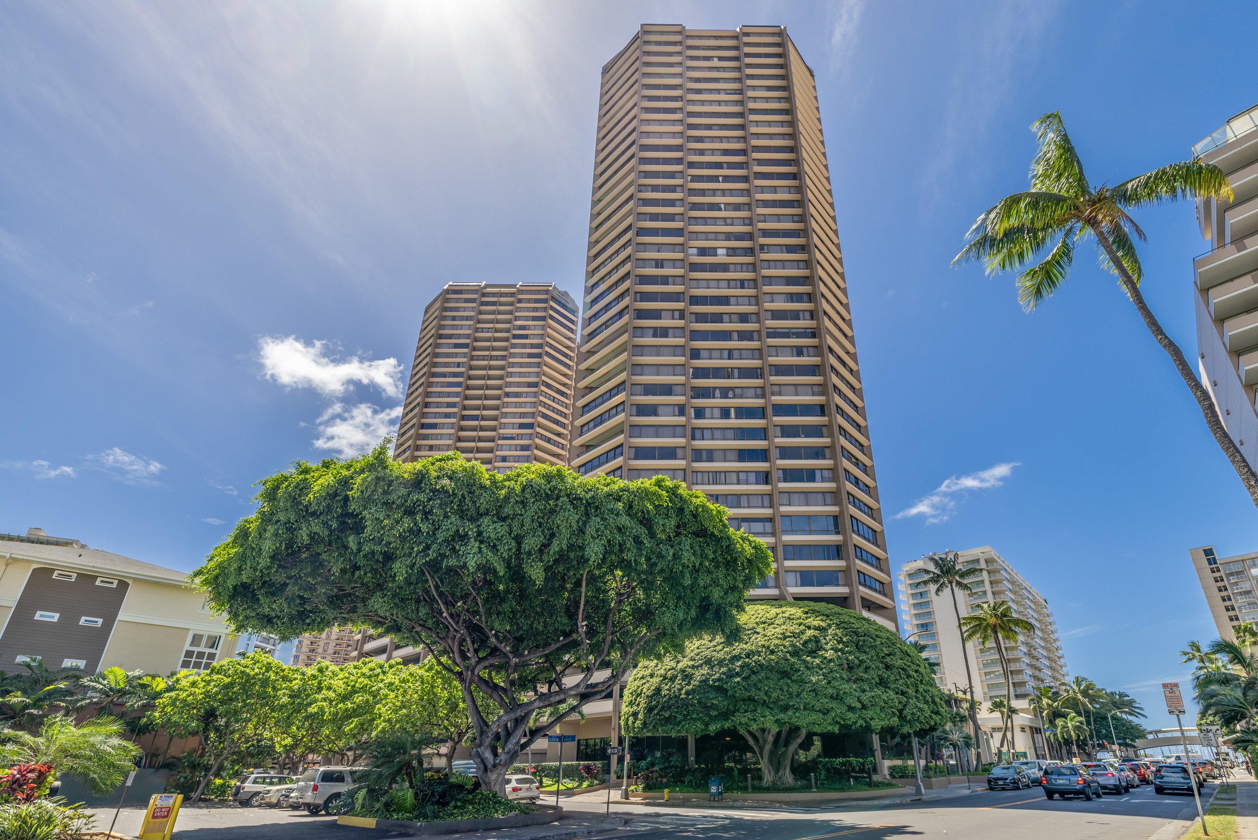 DIscovery Bay condo building in Honolulu