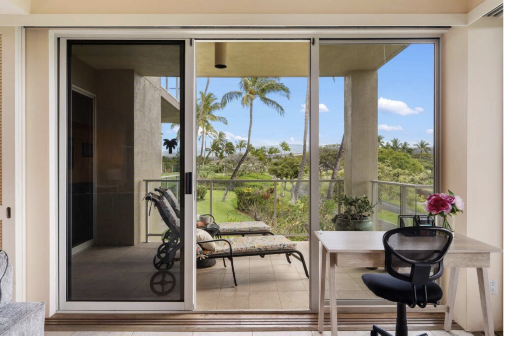 sliding glass doors to covered lanai in Hawaii home