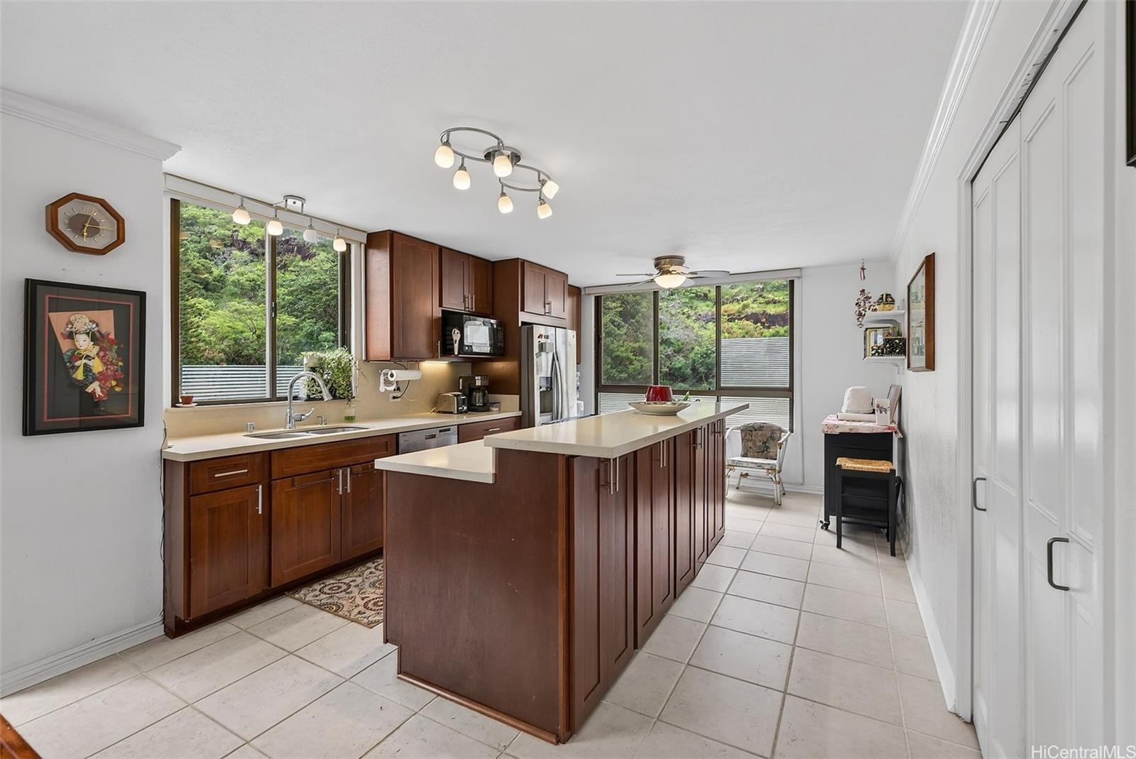 Hawaii kai Oahu condo kitchen