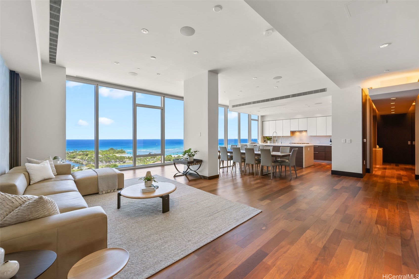 Spacious condo in One Ala Moana