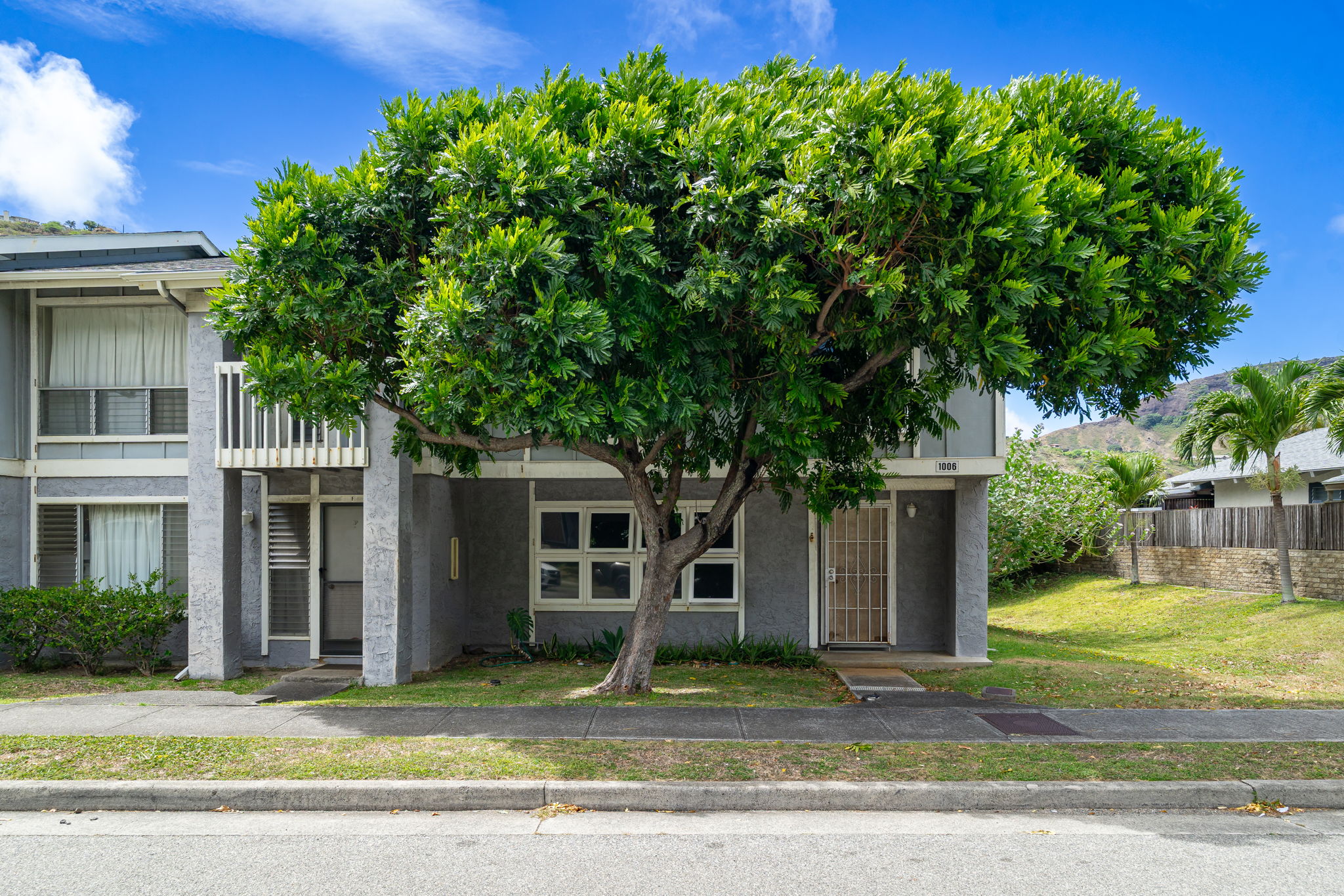Exterior of Mariners Village 3 townhouse for sale