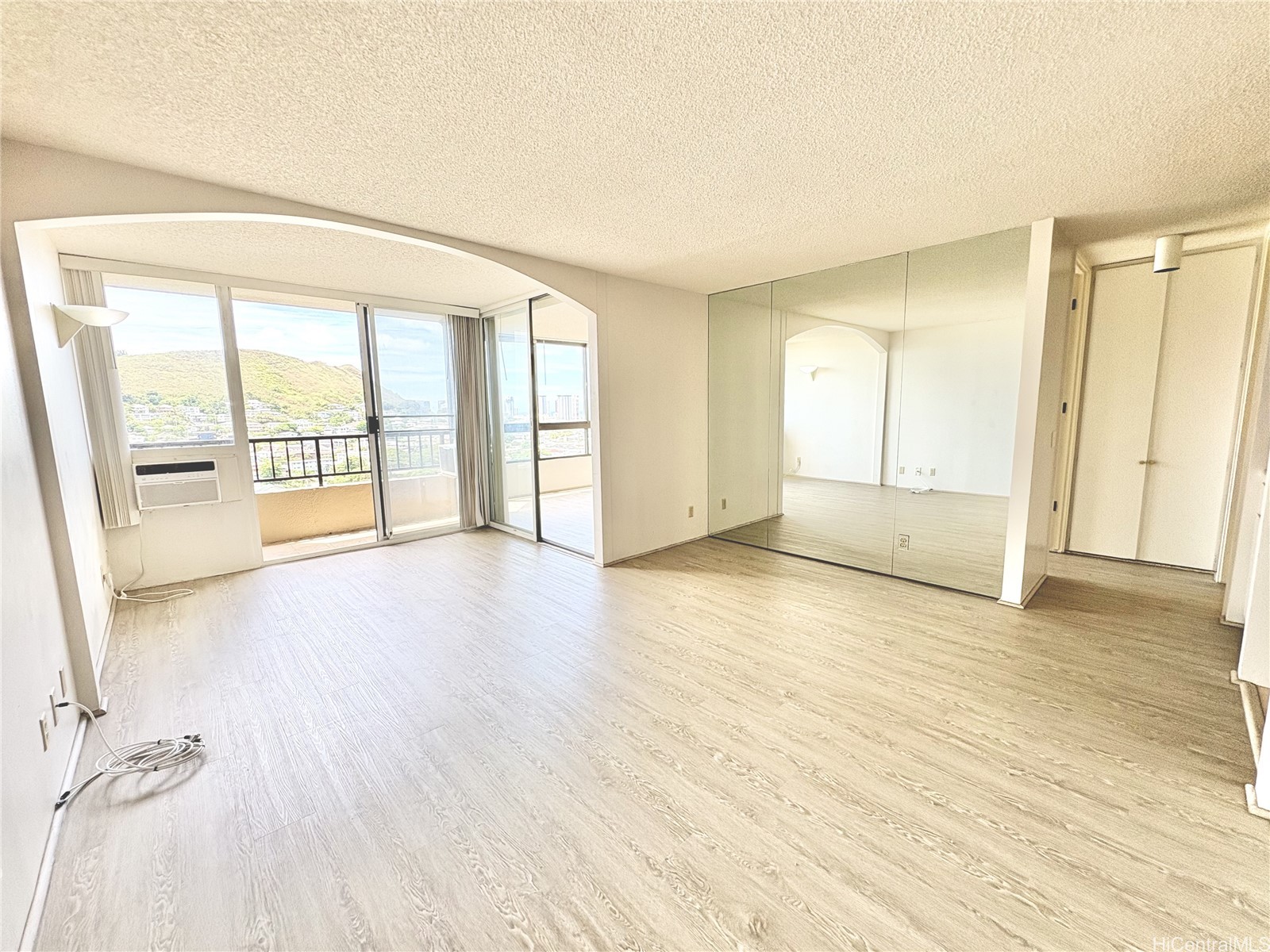 Nuuanu Brookside condo for sale