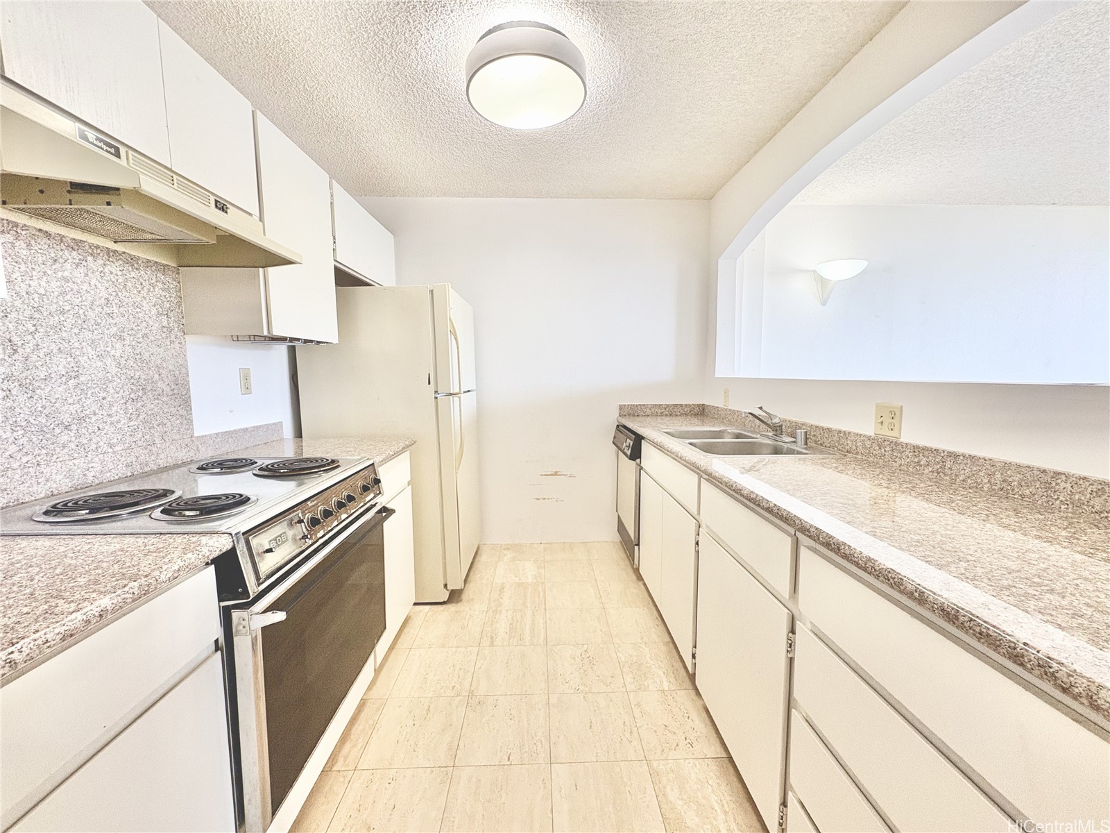 Kitchen in Nuuanu Brookside condo
