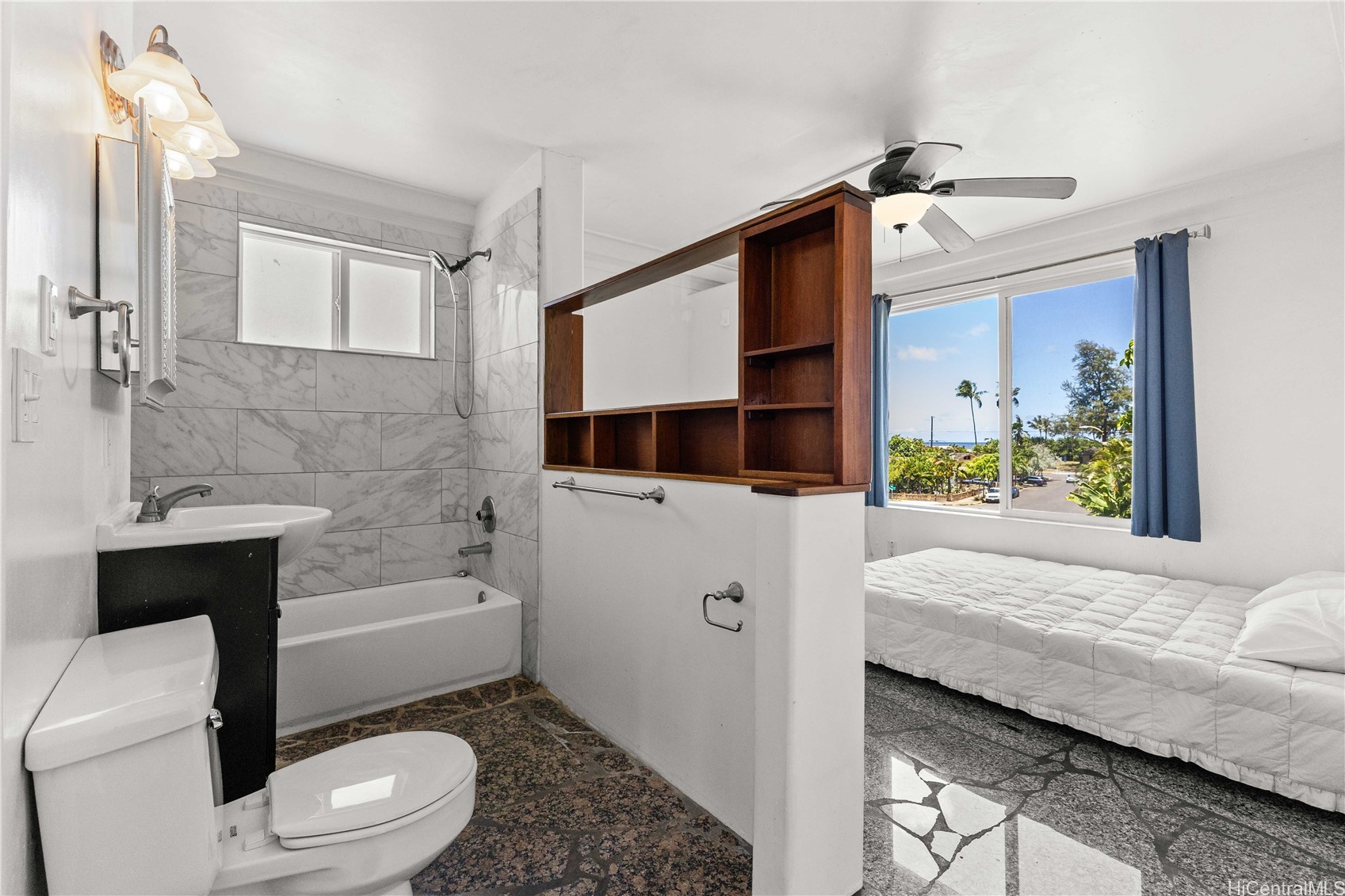 Bedroom and bathroom in Mokuleia Surf