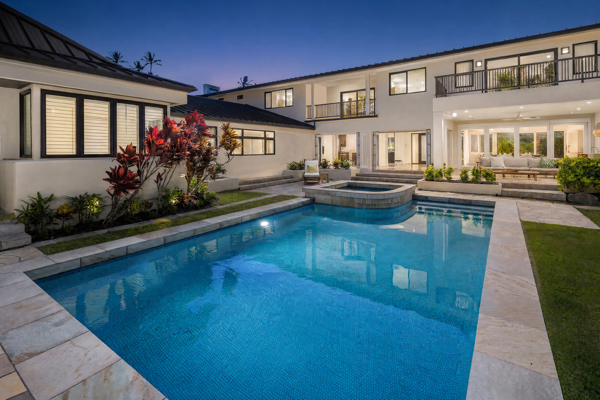This image has an empty alt attribute; its file name is kahala-pool-no-lines.jpg