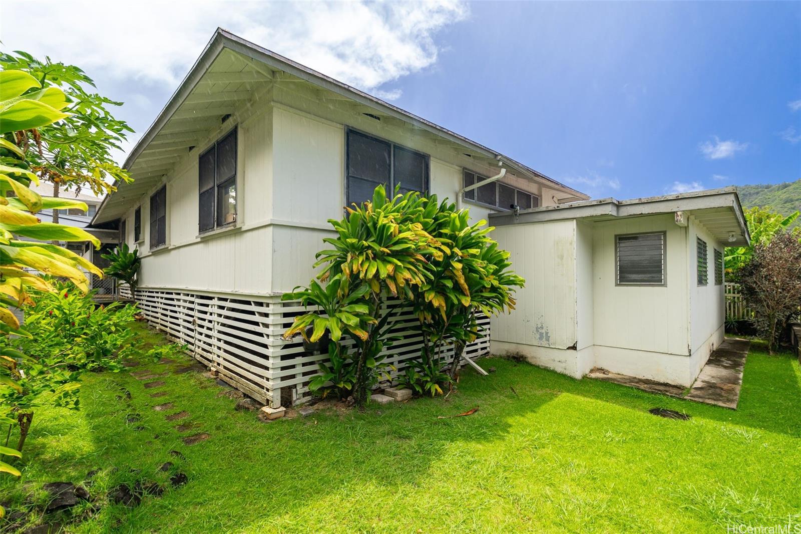 Exterior Palolo Valley oahu house for sale