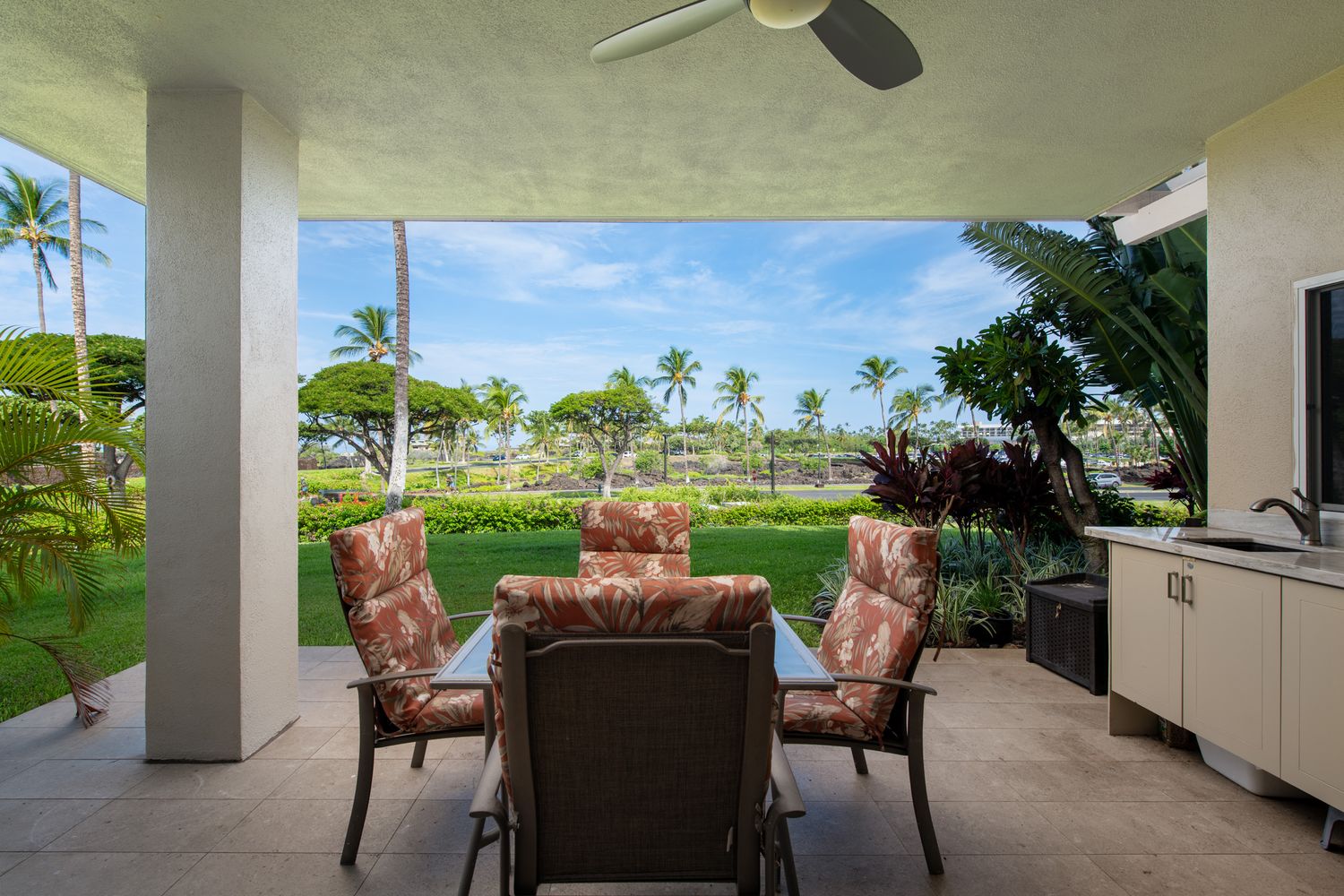 Covered lanai at vista waikoloa home in waikoloa village big island