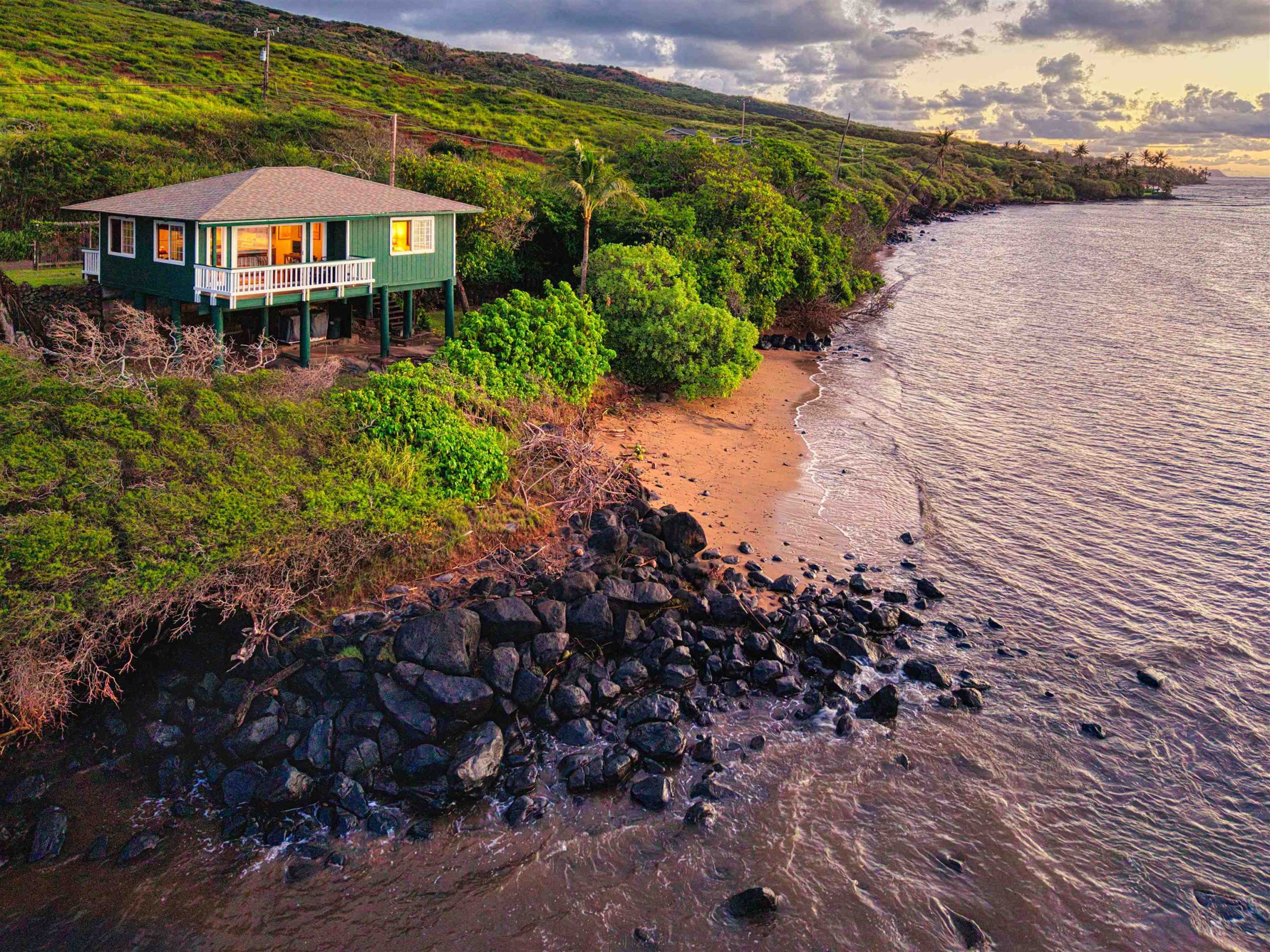 View on house on Molokai on the beach