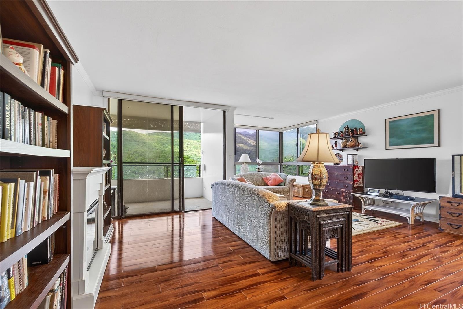 Living room with door to lanai
