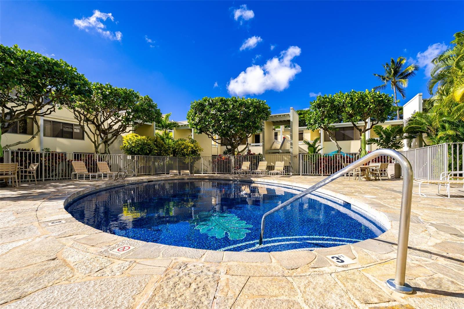Pool at plaza hawaii kai condos