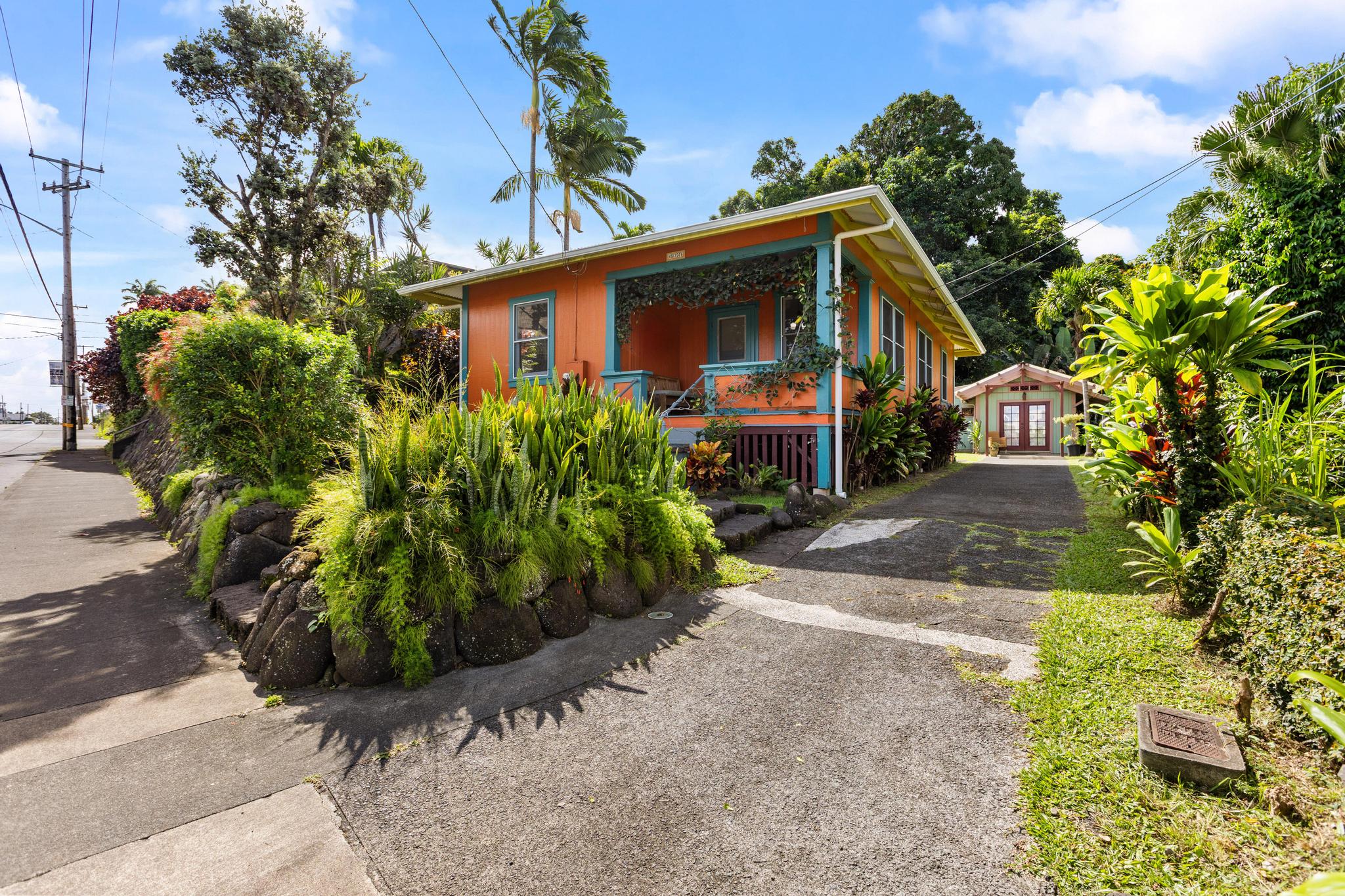 1929 plantation home in Honokaa town